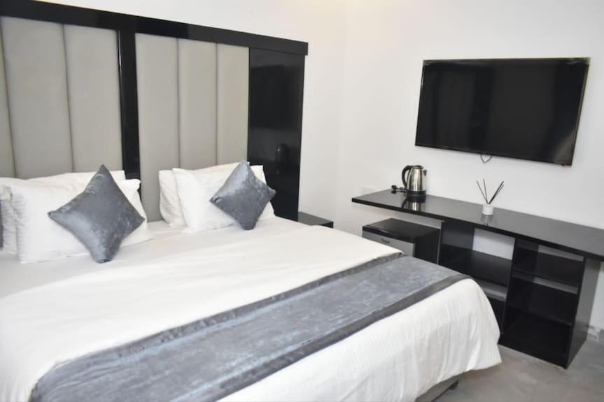 Jada Hotel And Suits Lagos Bagian luar foto