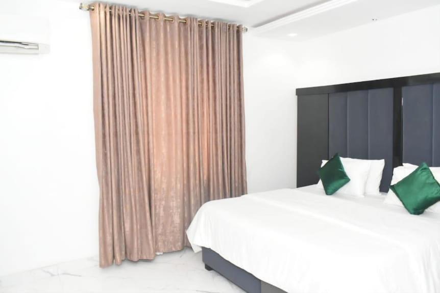Jada Hotel And Suits Lagos Bagian luar foto